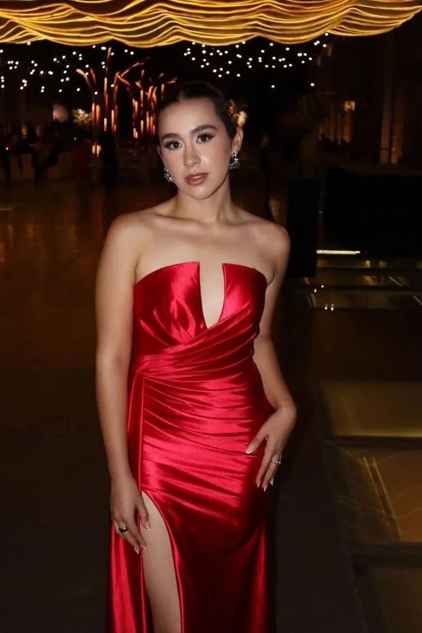Daisda Red Pleated Sleeveless Deep V-Neck Mermaid Strapless Prom Dress