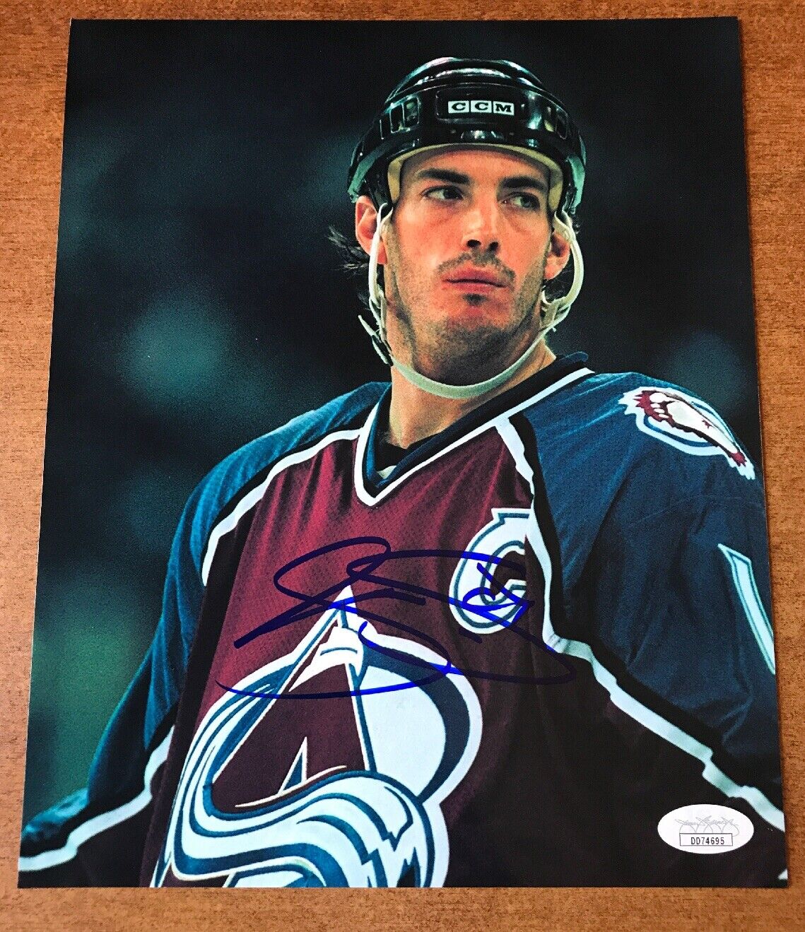 JOE SAKIC Signed COLORADO AVALANCHE 8x10 Photo Poster painting - JSA COA GORGEOUS!