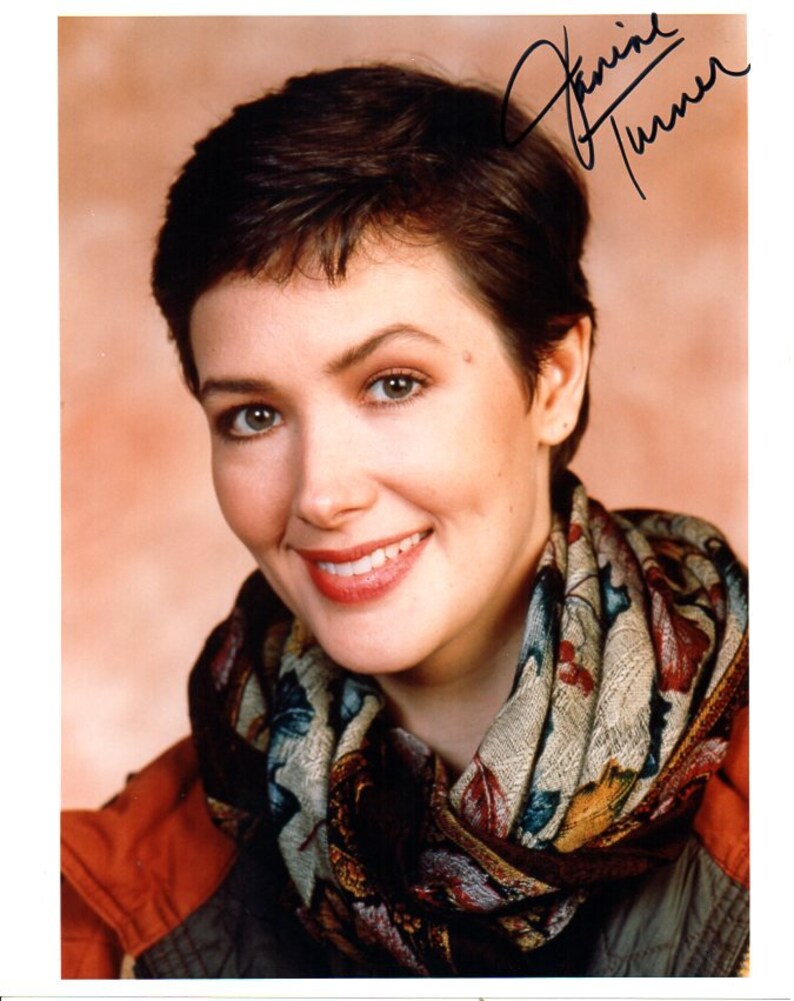 Janine Turner Signed Autographed Glossy 8x10 Photo Poster painting - COA Matching Holograms