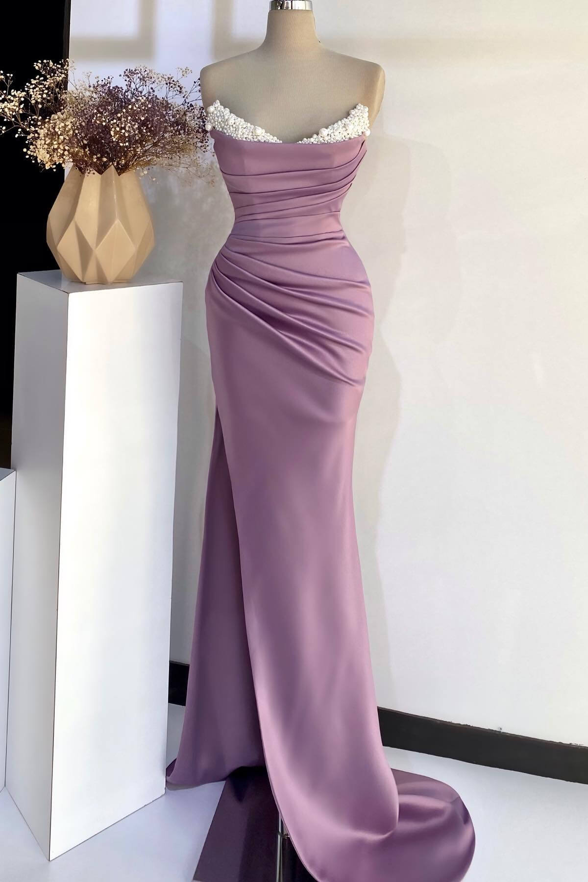 Chic Light Purple V-Neck Sleeveless Mermaid Evening Gown With Split Pearls Online - lulusllly