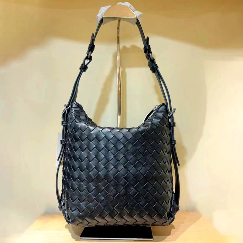 Women's Pu Leather Solid Color Classic Style Weave Bucket Zipper Shoulder Bag