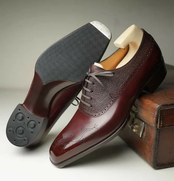 New Men's Leather Shoes Men's Business Formal Casual Retro Brogue Leather Shoes