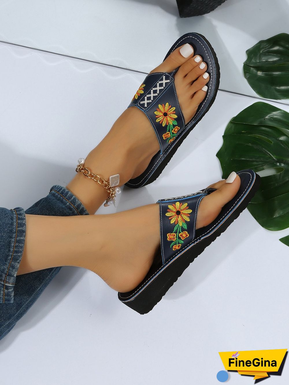 Daisy Embroidered Boho Casual Flip-Flops