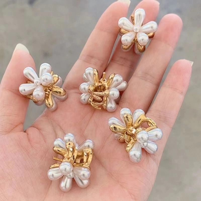 Women's Sweet Flower Alloy Inlay Artificial Pearls Hair Claws