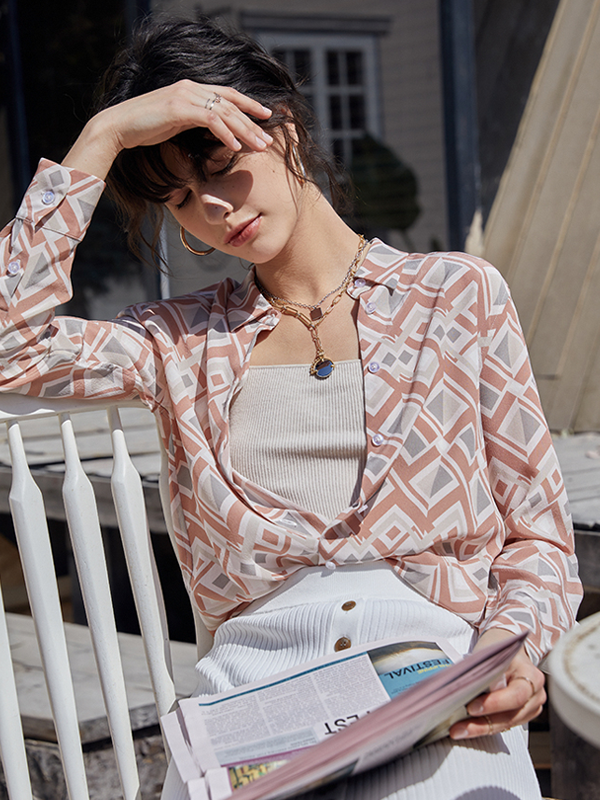 Blouse en soie style français luxe impression géométrique 1