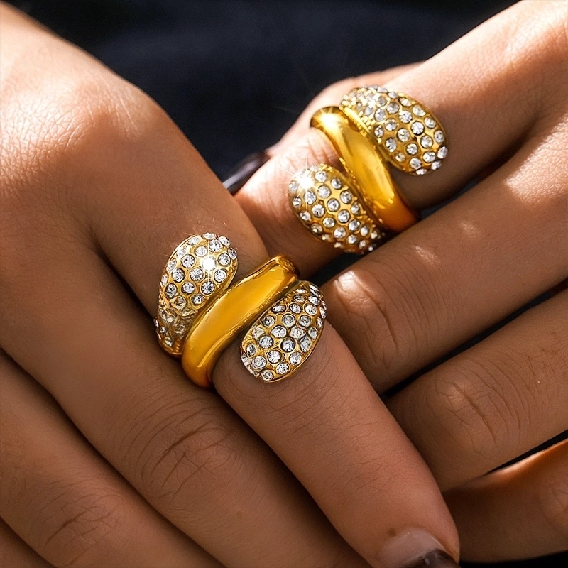 Elegant Luxurious Vacation Geometric Titanium Steel Rhinestones 18K Gold Plated Inlay Rings