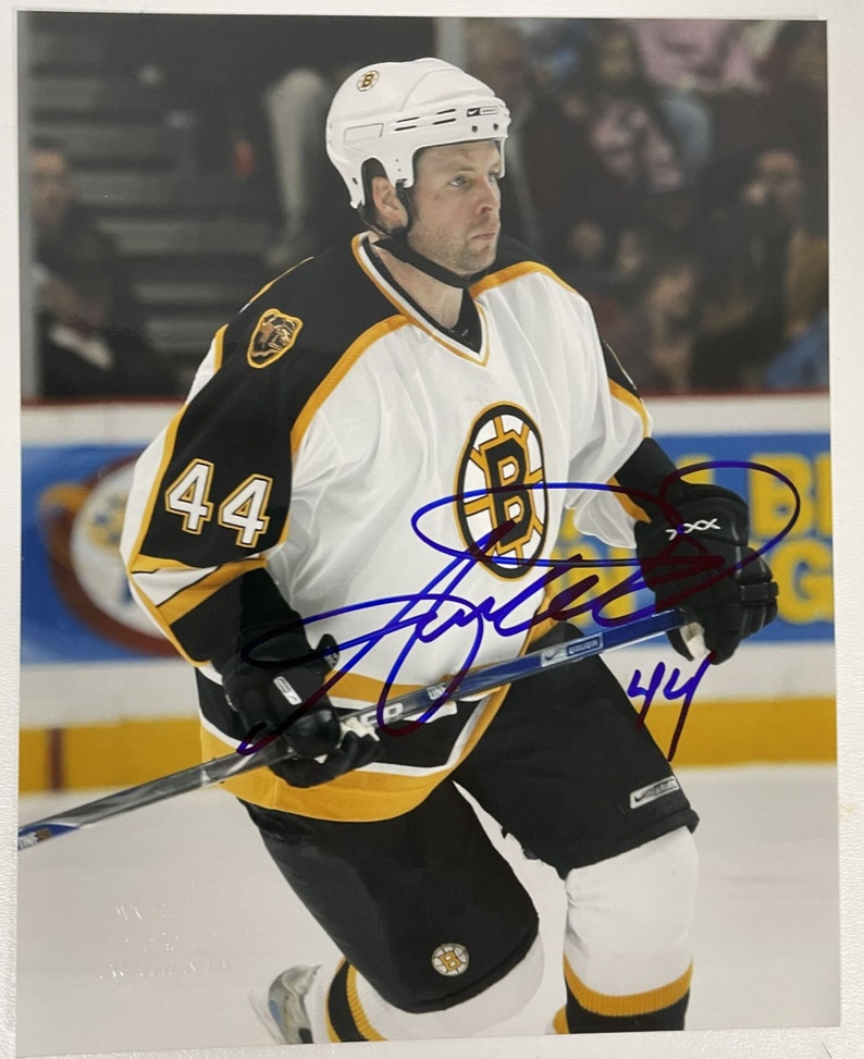 Aaron Ward Signed Autographed Glossy 8x10 Photo Poster painting Boston Bruins - COA Matching Holograms