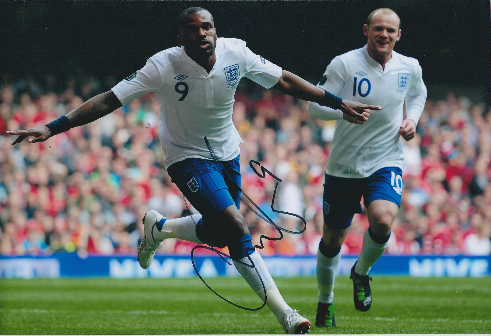 Darren BENT SIGNED 12x8 Photo Poster painting AFTAL Autograph COA FULHAM England Genuine