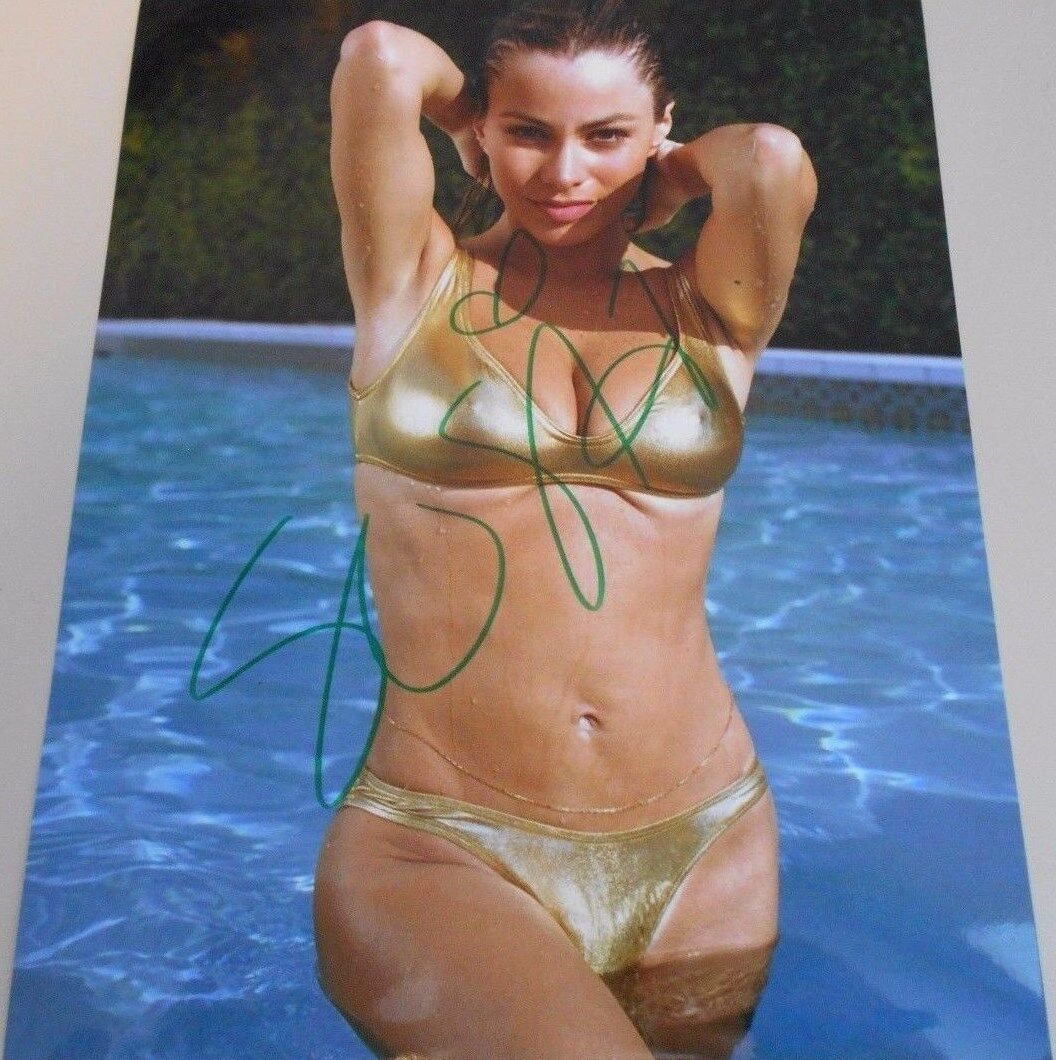 SOPHIA VERGARA * ACTRESS * HOT GOLD BIKINI Photo Poster painting AUTOGRAPHED 8 X 10