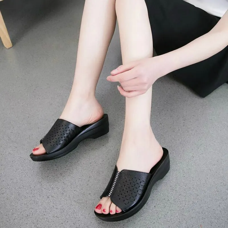 2022 Summer New Women Shoes Fashion Genuine Leather Shoes Woman Slope Slippers Non-Slip Comfortable Mother Slippers W405