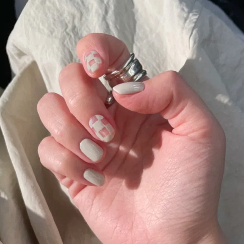 24PCS Nude Color Fake Nails With Black Grids Press On False Detachable Full Cover Artificial Tips Nail Art DIY Manicure No Glue-Nail Inspo