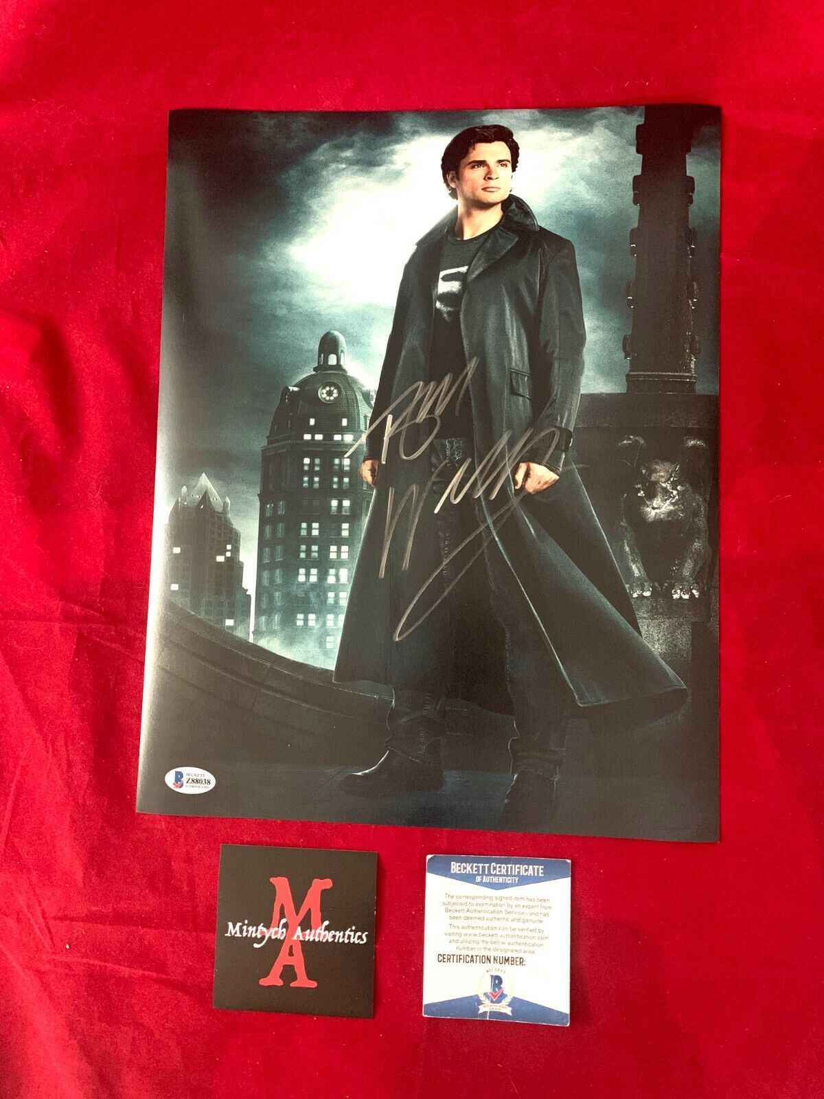 TOM WELLING AUTOGRAPHED SIGNED 11x14 Photo Poster painting! SMALLVILLE! CLARK KENT! BECKETT COA!