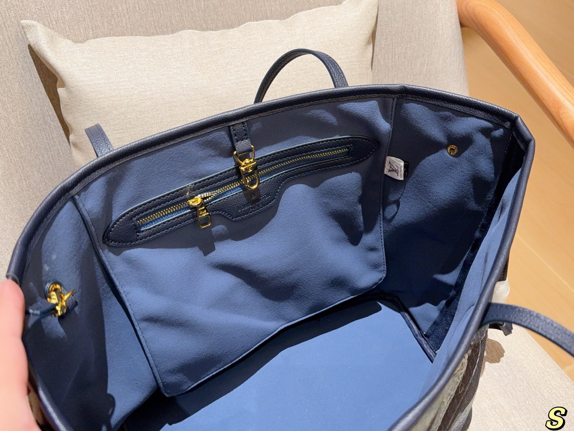 7fe68419ec91872b5332e6ba228c8376