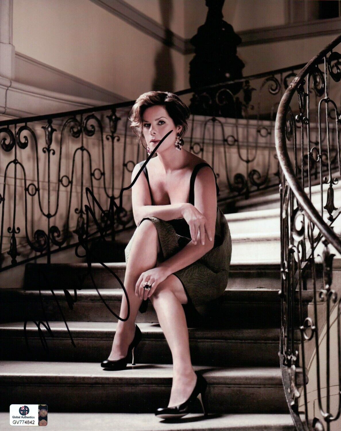 Marcia Gay Harden Signed Autographed 8x10 Photo Poster painting Sexy Pose on Stairs GA774842