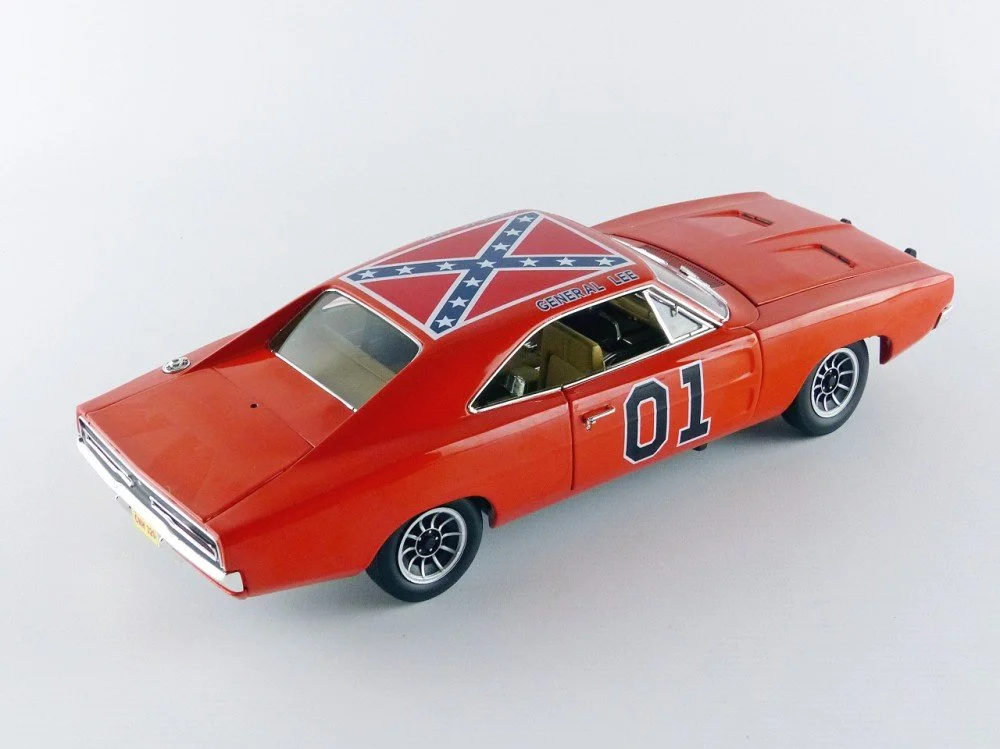 Cooter&rsquo;s Garage 1969 Dodge Charger with General Lee 1/18 Scale