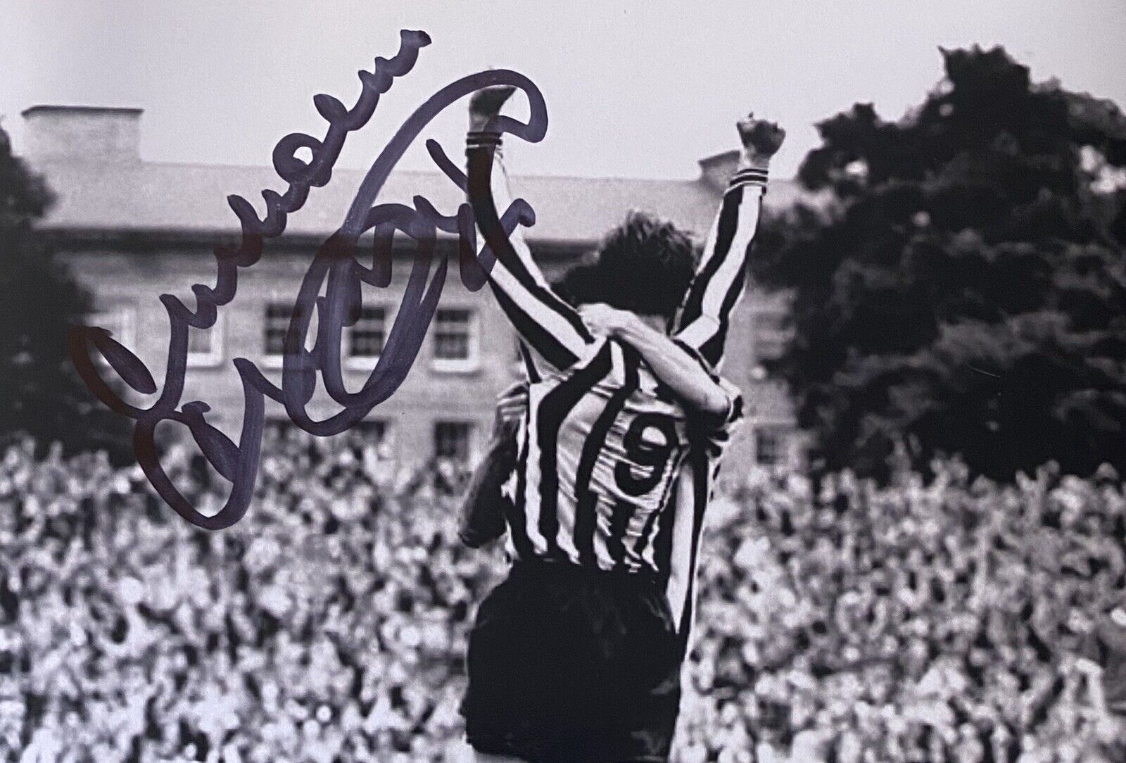 Malcolm Macdonald Genuine Hand Signed Newcastle United 6X4 Photo Poster painting