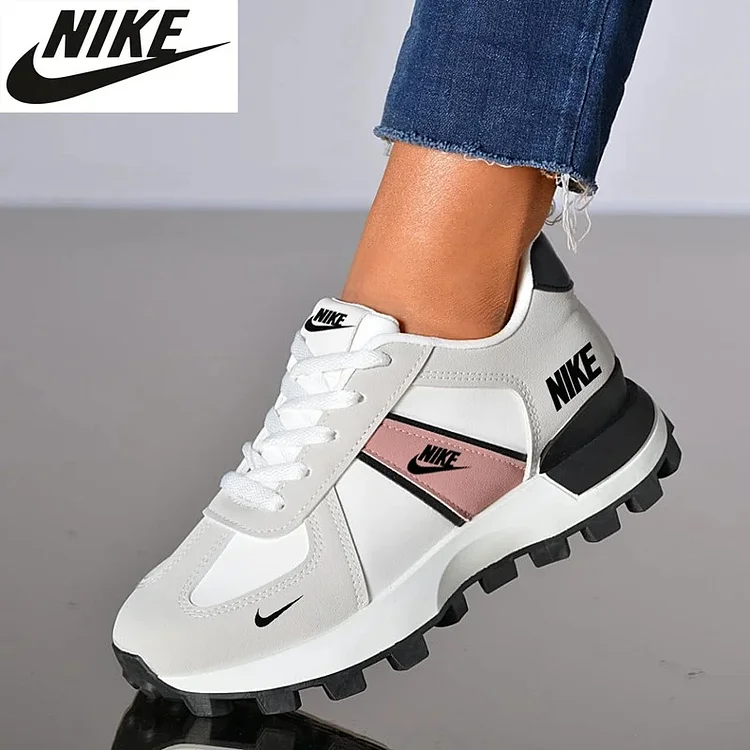 Nová športová obuv NIKE® je pohodlná, priedušná, protišmyková a odolná voči oderu.