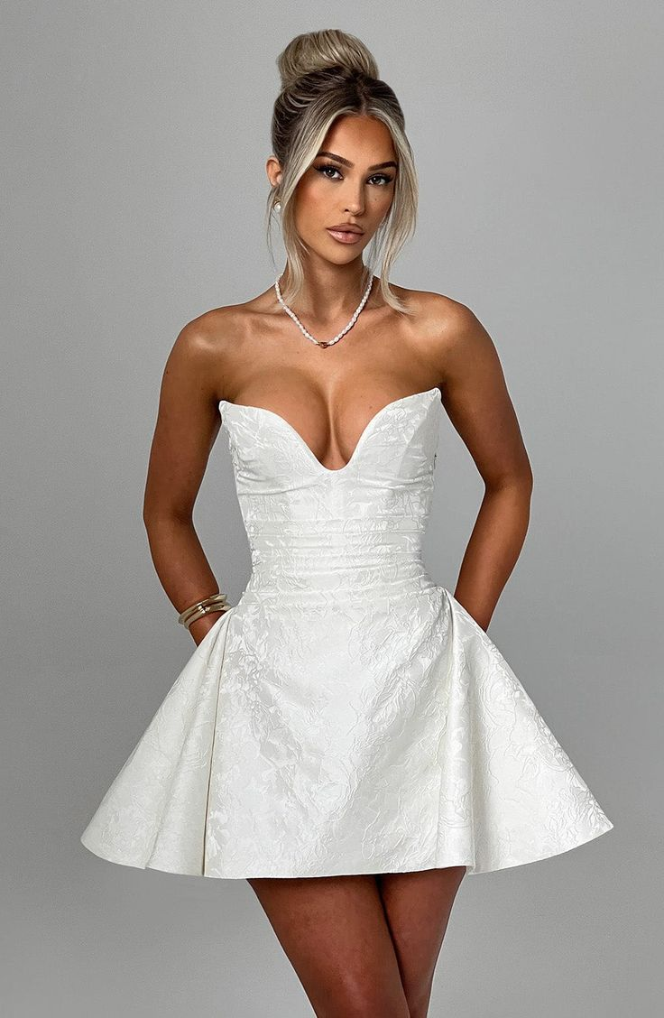 Oknass White Sweetheart Sleeveless A-Line Short Homecoming Dress With Pleated