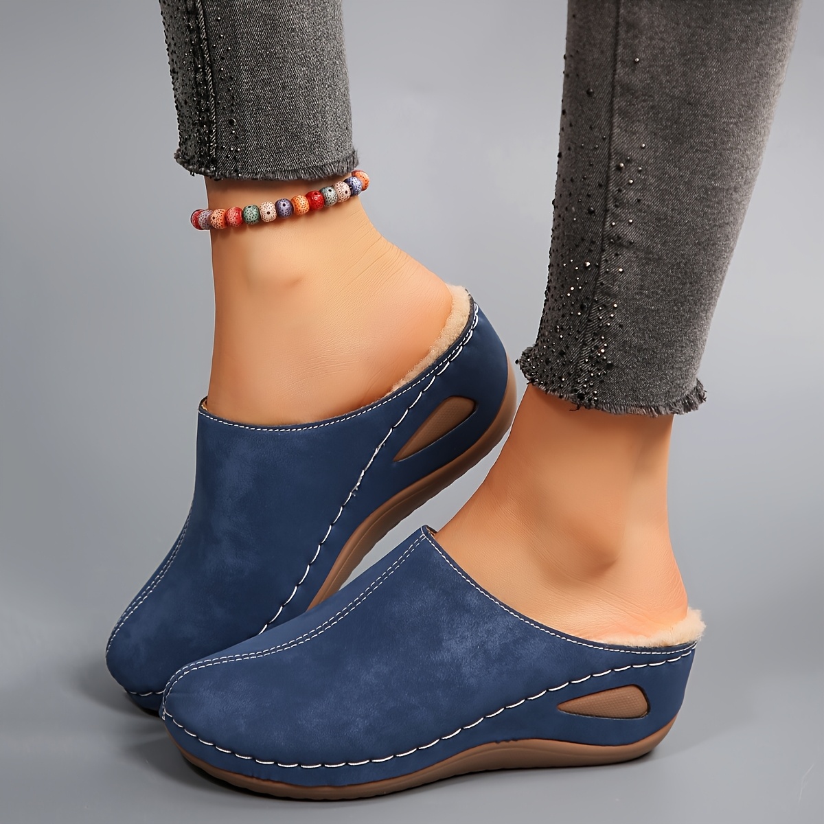 🔥Last Day Promotion 50% OFF - Women's Winter Plush Slip-On Slippers