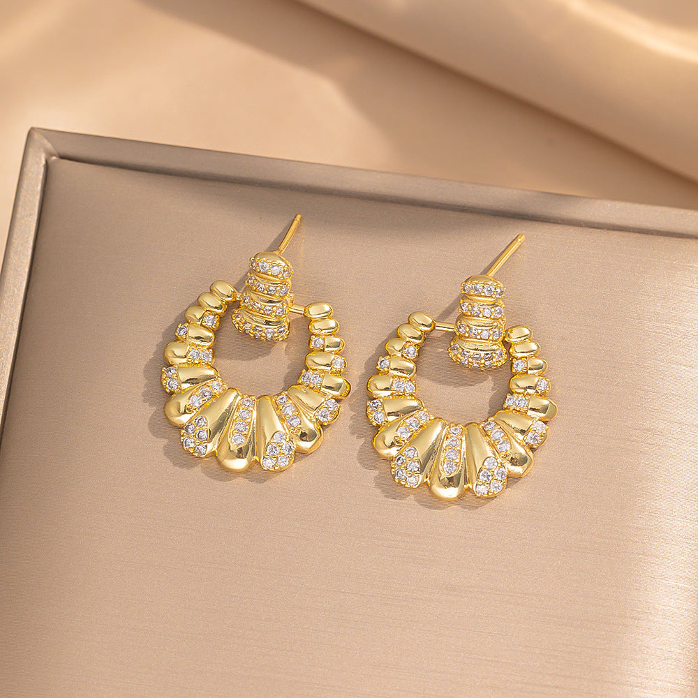 2 Pieces Moderate Luxury Flower Copper Diamond Inlay Stud Earrings