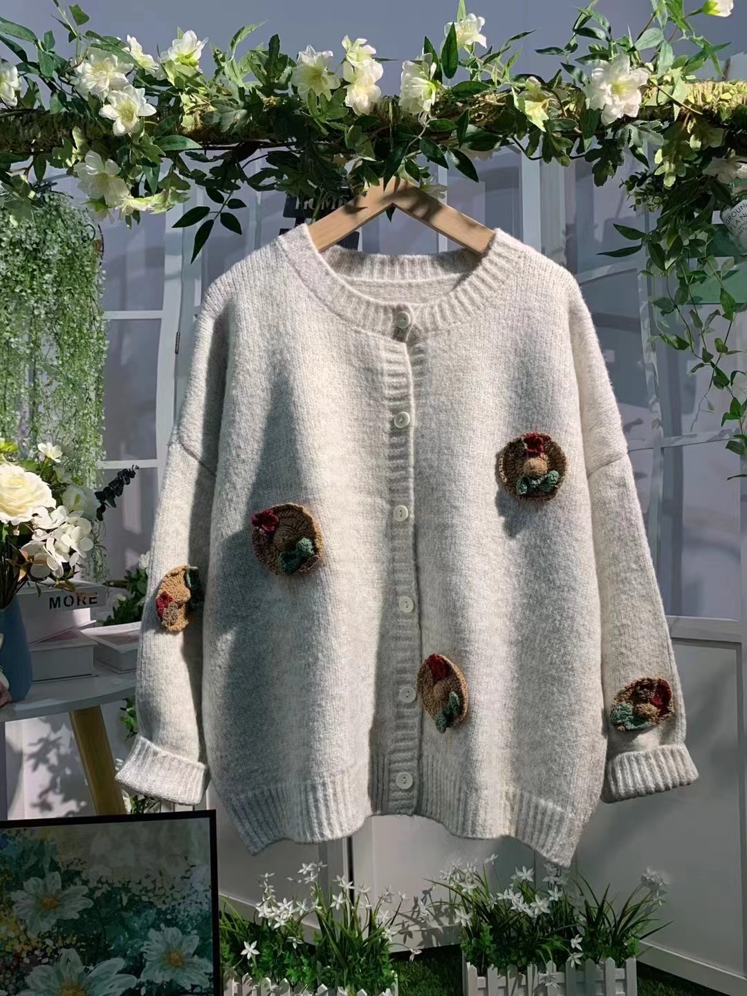 Women Long Sleeve V-neck Graphic Floral Printed Top