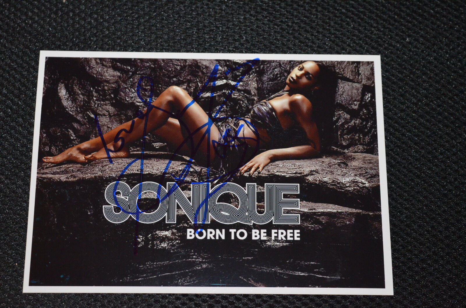 SONIQUE signed autograph In Person 5x7 (13x18 cm) BRITISH SINGER