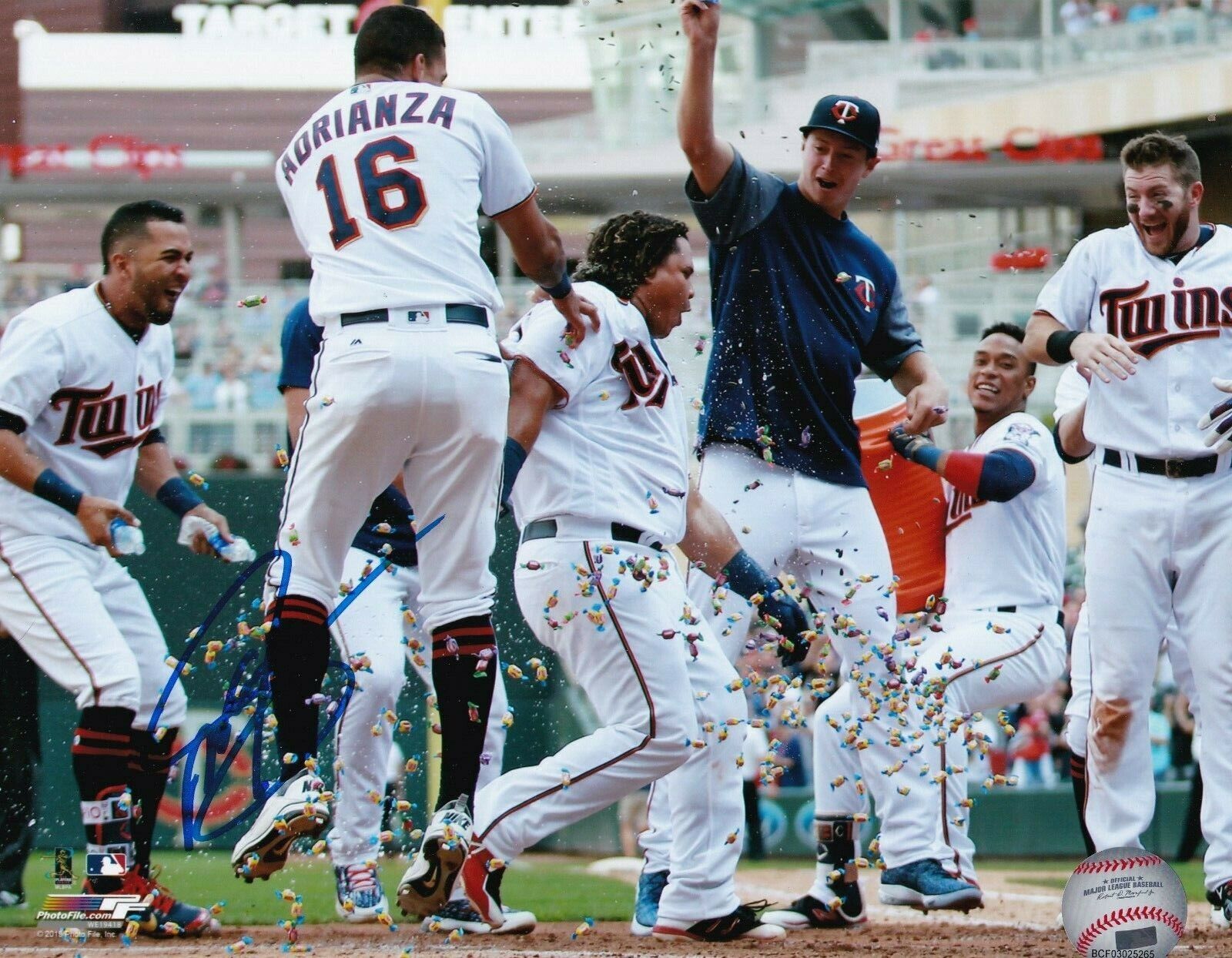 WILLIANS ASTUDILLO MINNESOTA TWINS ACTION SIGNED 8x10