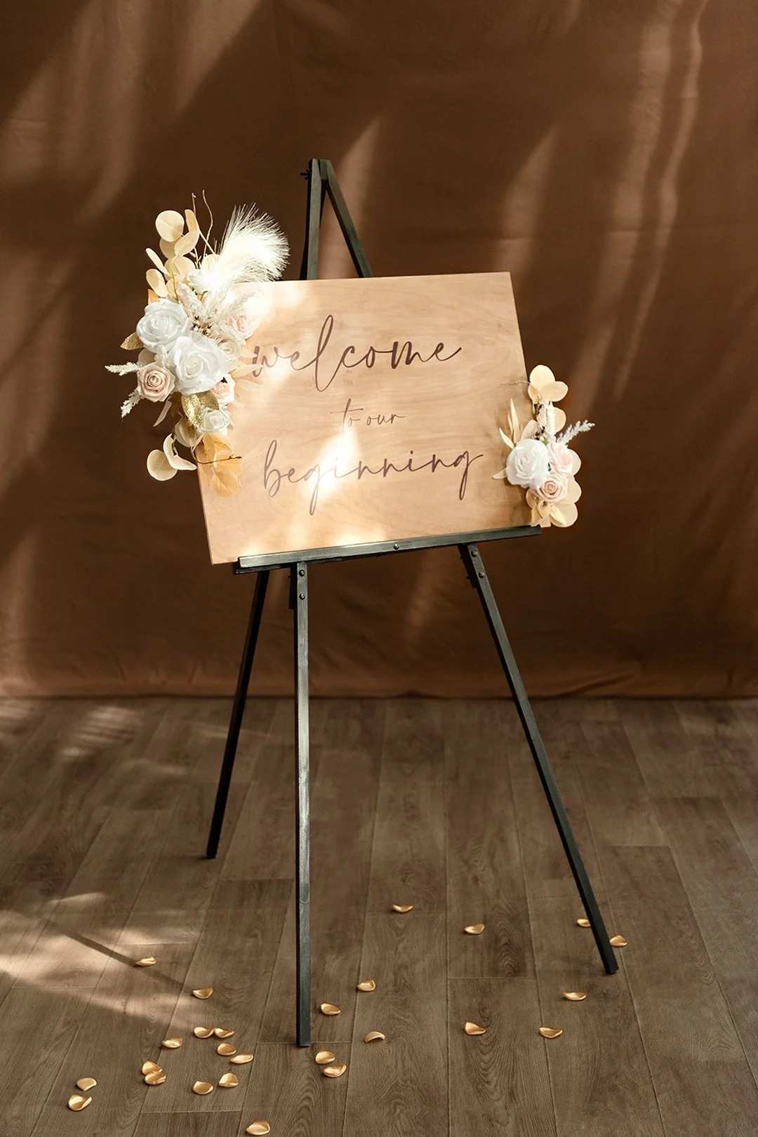 Flower Sign Decor in White & Beige