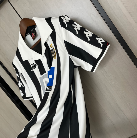 Retro Juventus 1999/2000 Home Football Shirt Thai Quality
