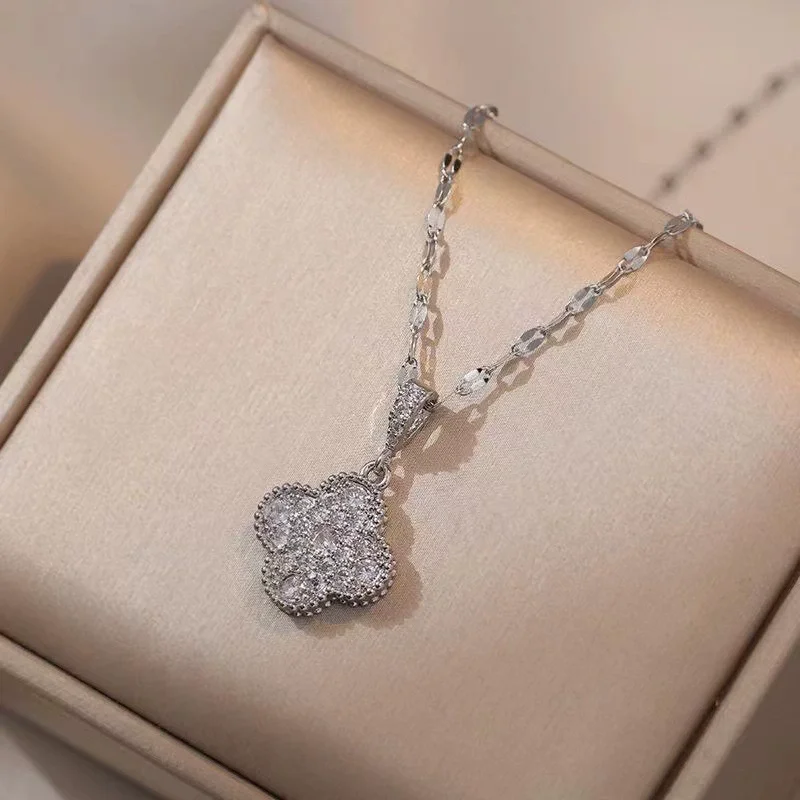 Zirconia Clover Necklace 