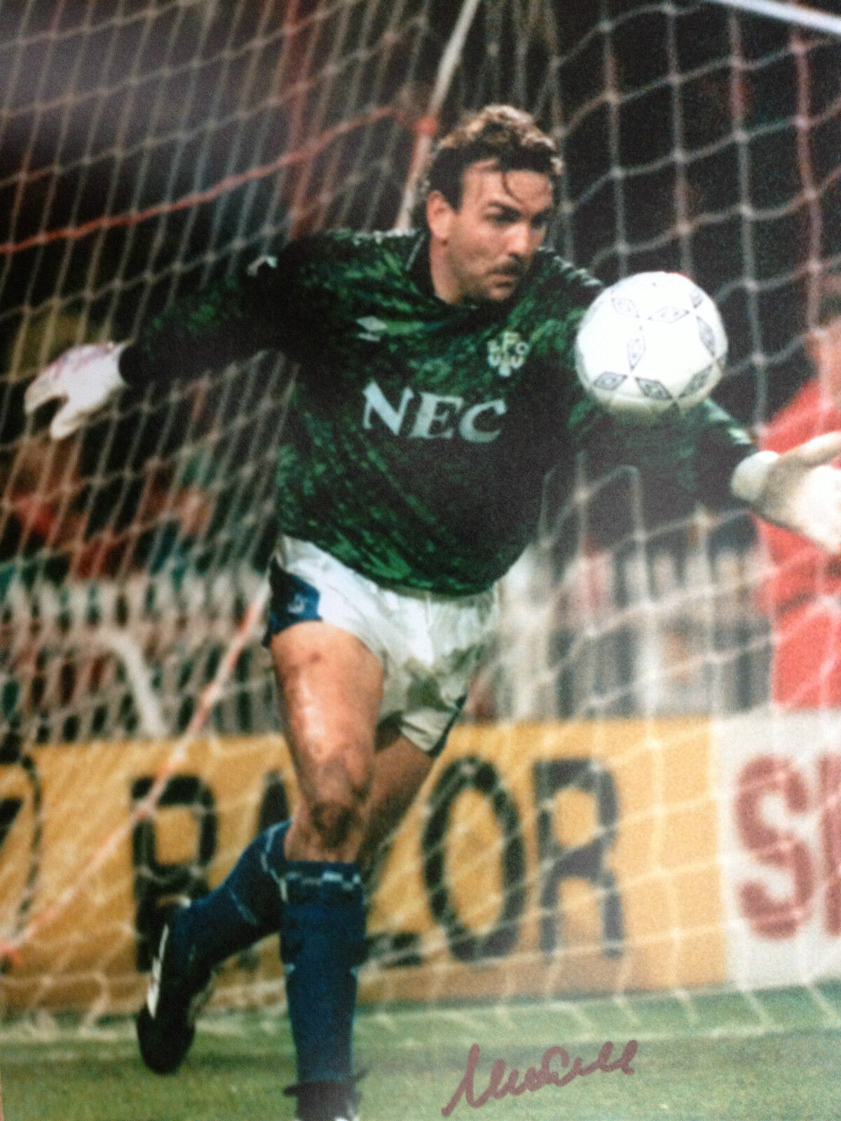 NEVILLE SOUTHALL - EVERTON & WALES LEGEND - SUPERB SIGNED COLOUR Photo Poster paintingGRAPH