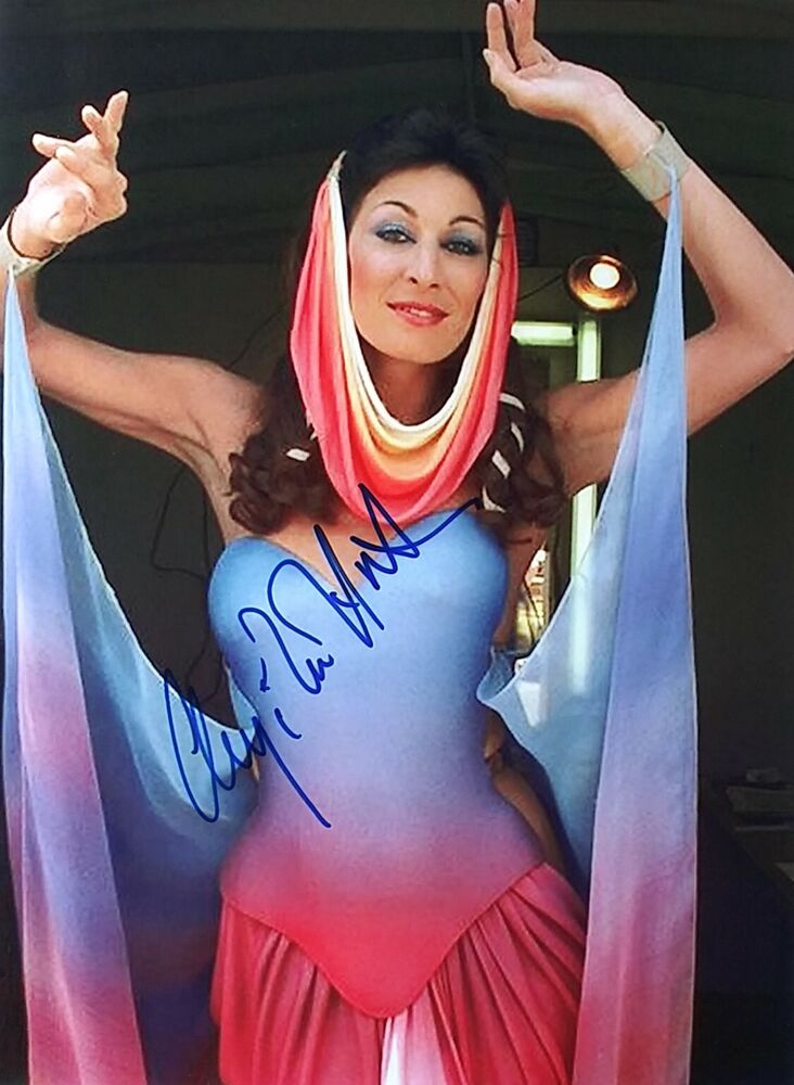 Anjelica Huston signed 8 x 10