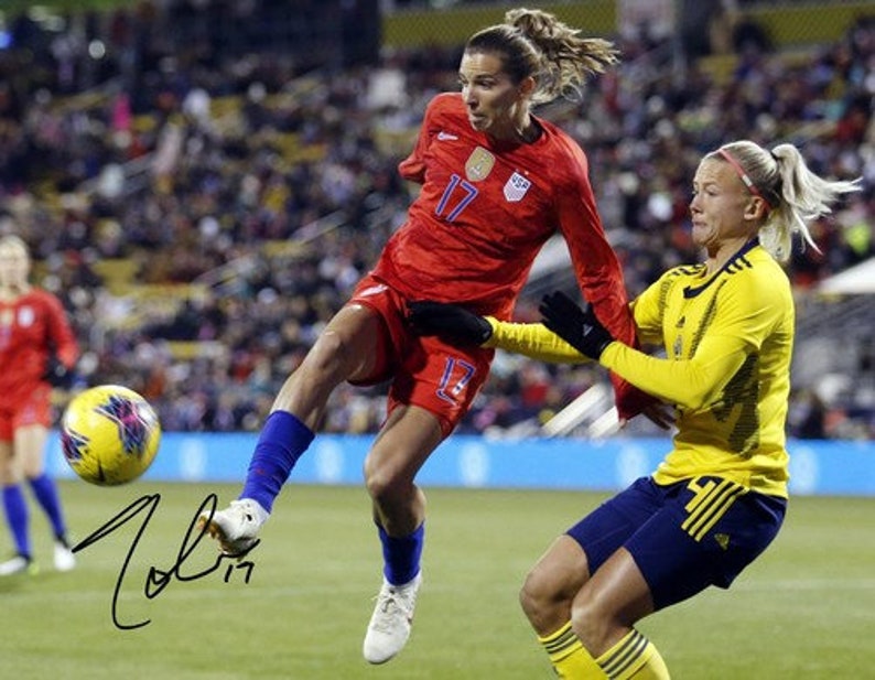 Tobin Heath Signed Photo Poster painting 8X10 rp Autographed USA Olympics Womens Soccer