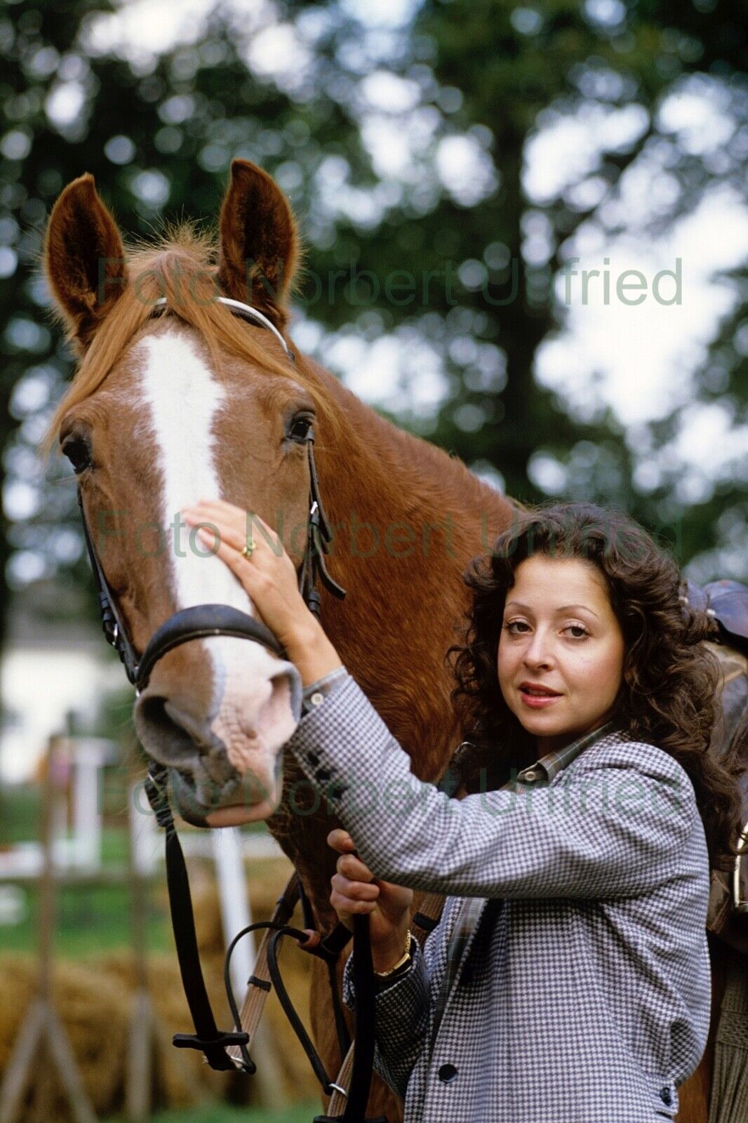 Vicky Leandros mit Pferd - Foto 20 x 30 cm ohne Autogramm (Nr 2-102