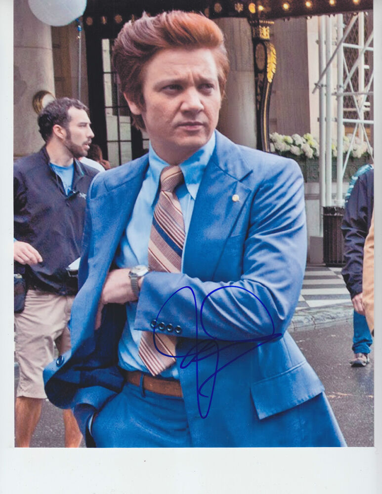 Jeremy Renner - AMERICAN HUSTLE  - signed 8x10