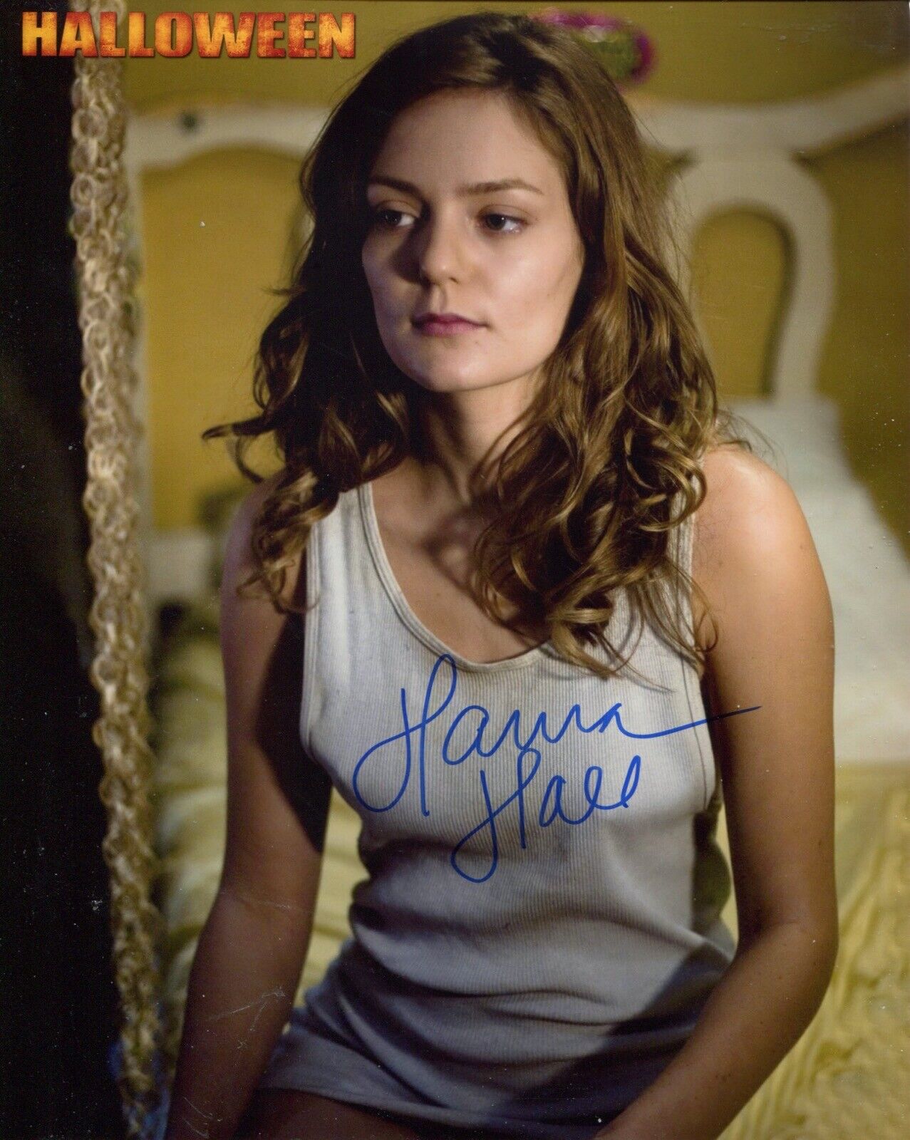 Hanna Hall signed HALLOWEEN 8x10 Photo Poster painting