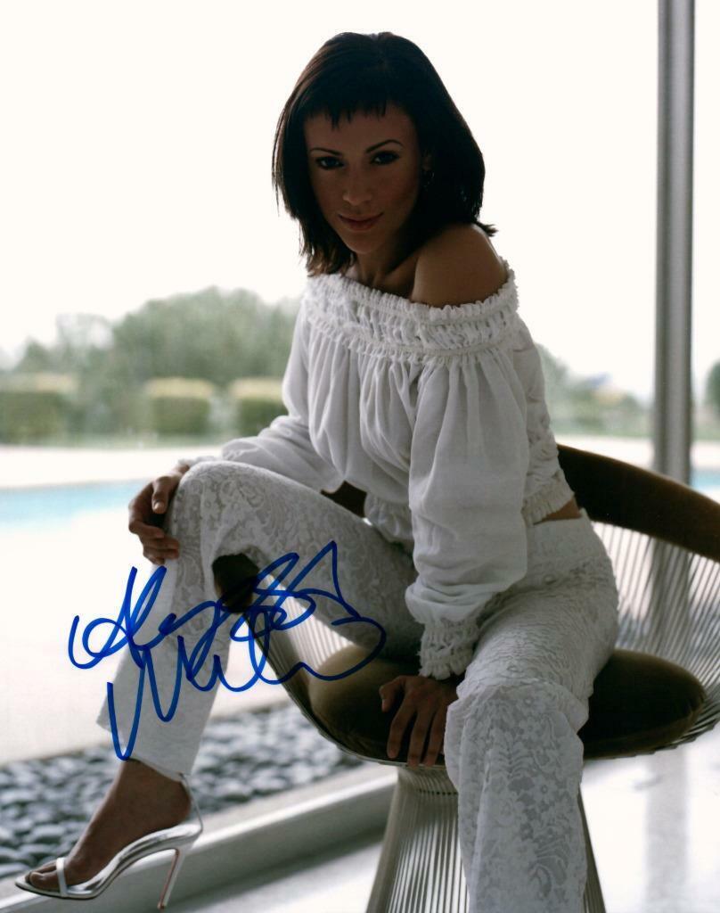 Alyssa Milano signed 8x10 Picture autographed Photo Poster painting with COA