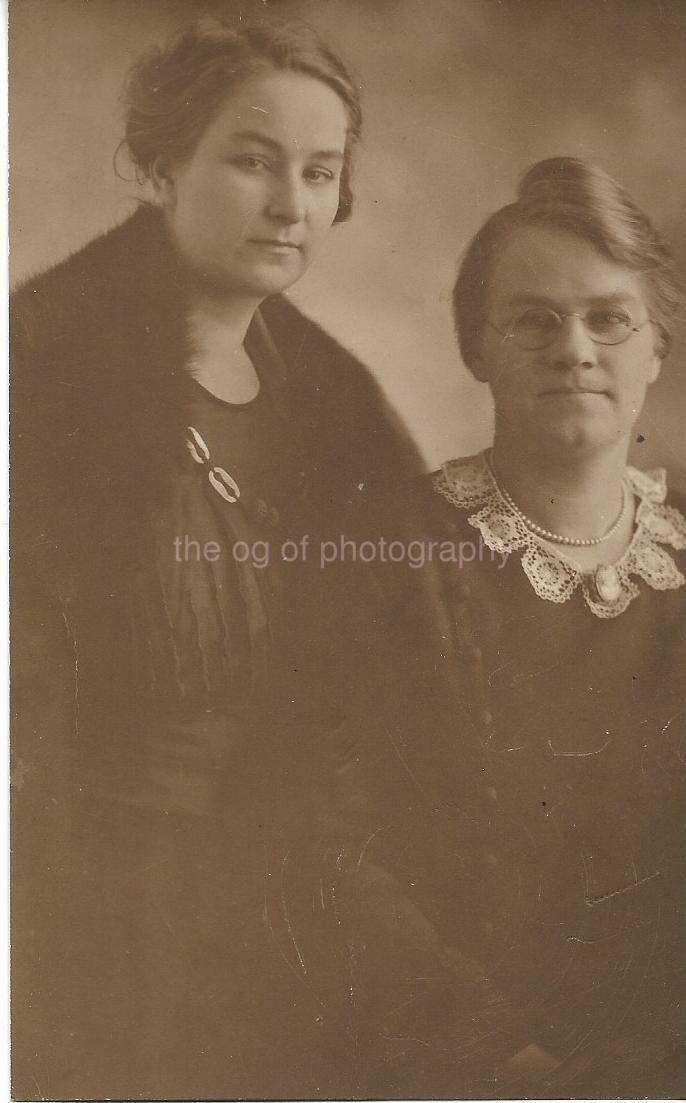 WOMEN FROM BEFORE Vintage FOUND Photo Poster paintingGRAPH bw Original Antique Portrait 012 10 X