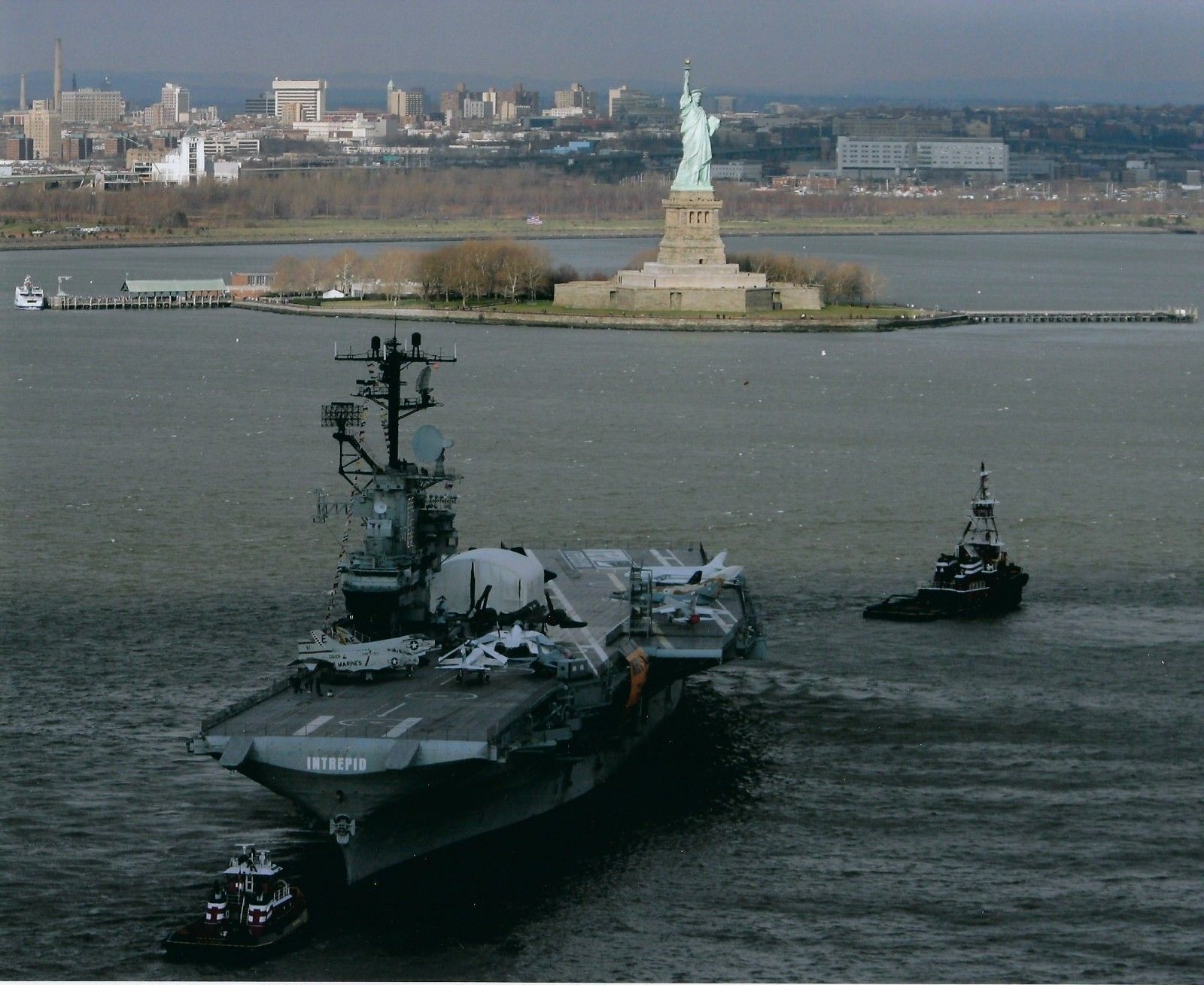 USS INTREPID 8X10 Photo Poster painting CVS-11 NAVY US USA AIRCRAFT CARRIER SHIP STATUE LIBERTY