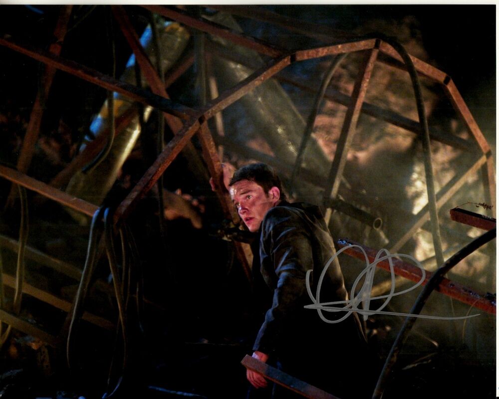 GARETH DAVID-LLOYD hand-signed TORCHWOOD 8x10 w/ uacc rd IANTO JONES SCENE