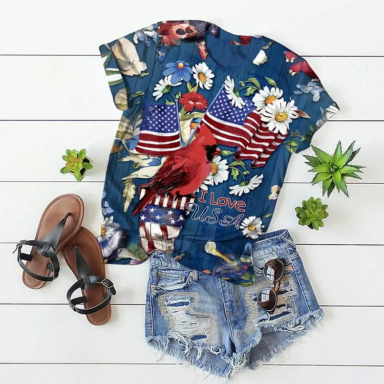 Women's Vintage Red Bird Daisy Print Short Sleeve Crew Neck T-shirt