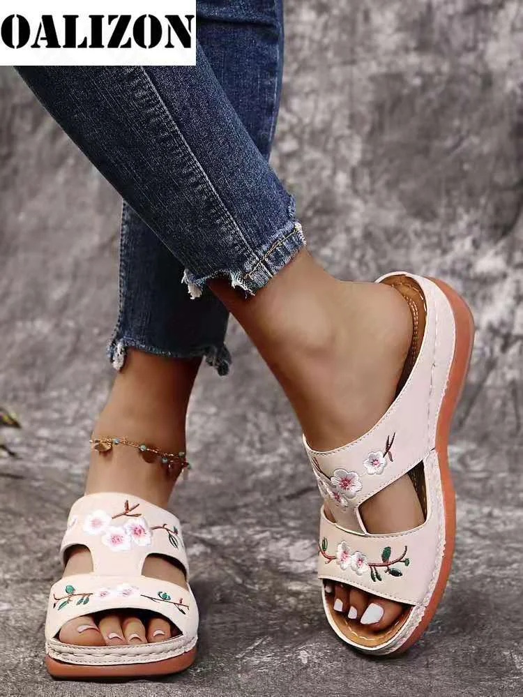 Summer Fashion Embroidered Women Peep Toe Slippers Stitching Shoes Woman Mid Wedge Platform Casual Flip Flops Sandals Lady Shoes