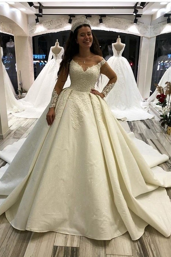 Luluslly Glamorous Long Sleeves Sweetheart Wedding Dress With Appliques