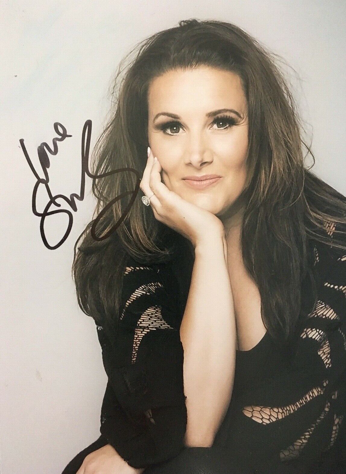 SAM BAILEY - CHART TOPPING SINGER - EXCELLENT SIGNED Photo Poster paintingGRAPH