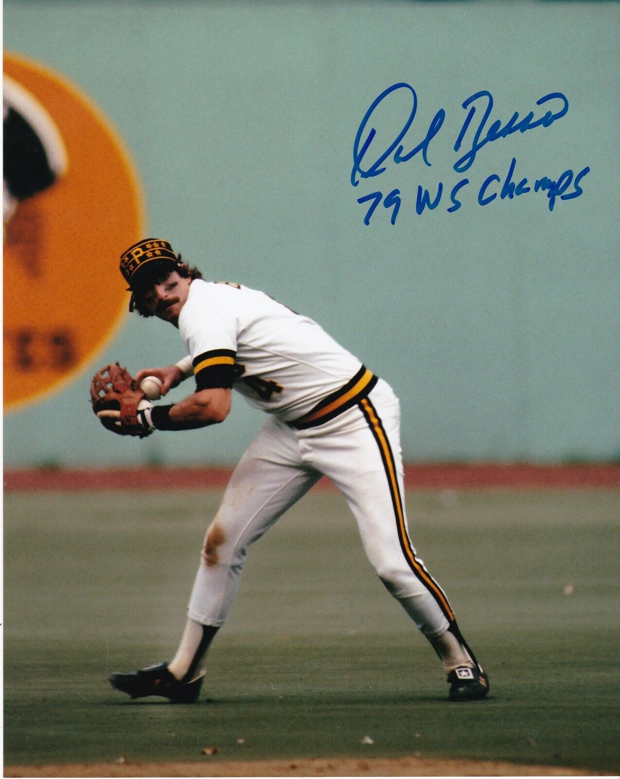 DALE BERRA PITTSBURGH PIRATES 79 WS CHAMPS ACTION SIGNED 8x10