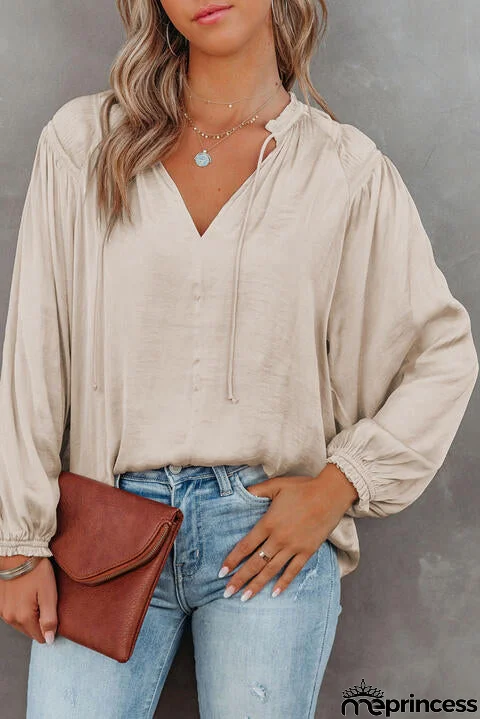 Fashionable and Minimalist Blouse