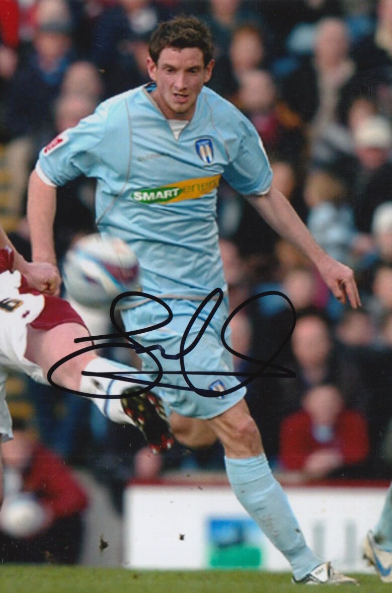 COLCHESTER UNITED HAND SIGNED SCOTT VERNON 6X4 Photo Poster painting.