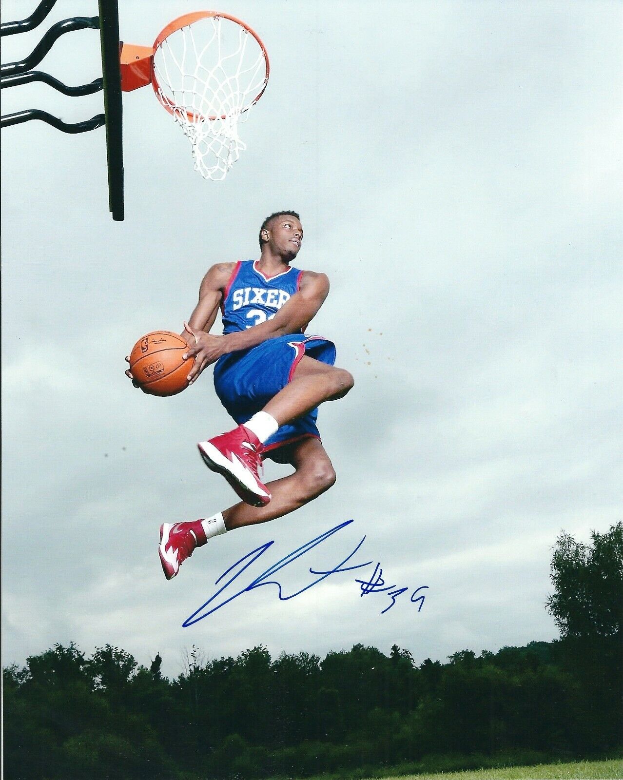 Autographed 8x10 JERAMI GRANT Philadelphia 76ers Photo Poster painting - COA