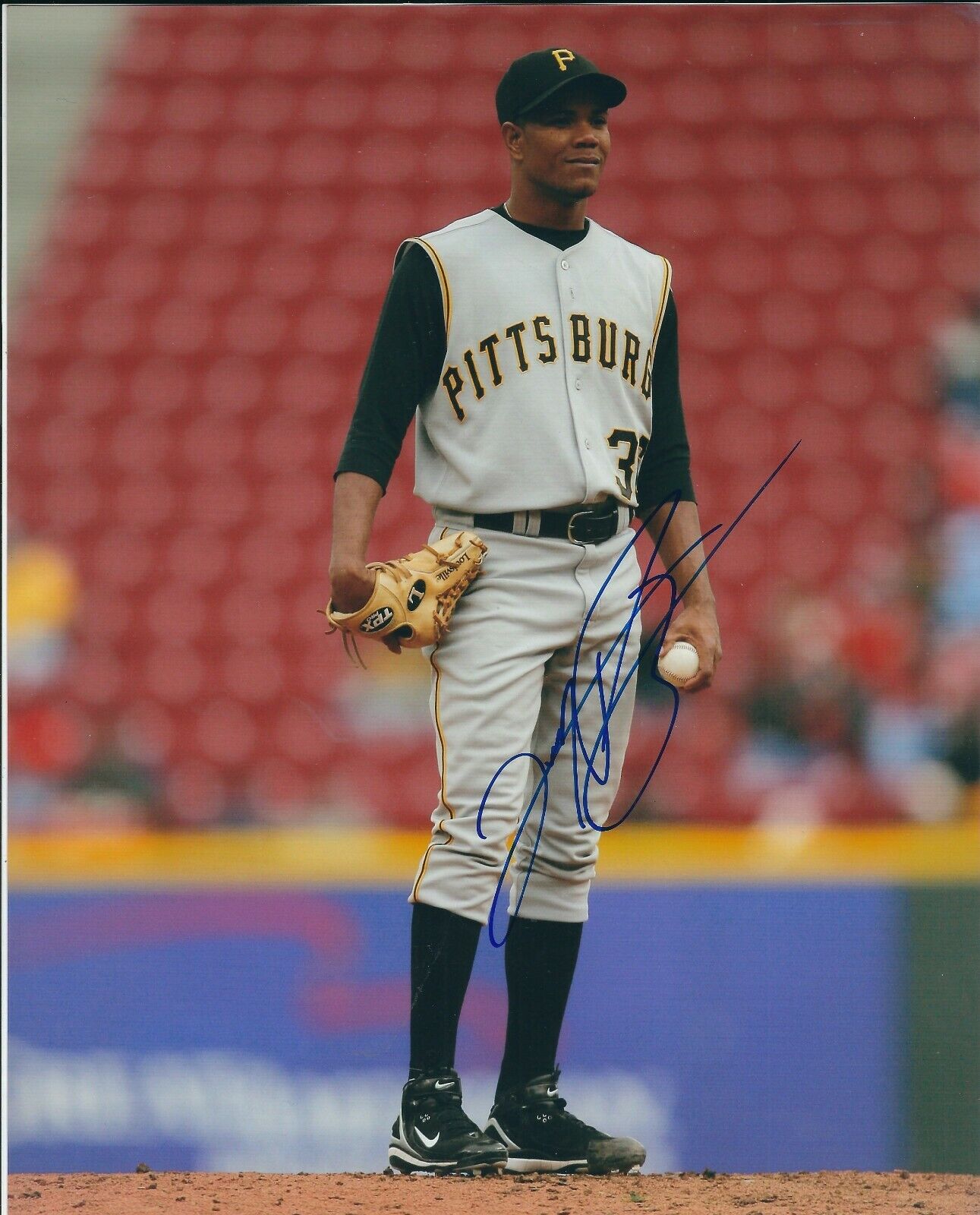 Signed 8x10 JUAN PEREZ Pittsburgh Pirates Autographed Photo Poster painting - COA