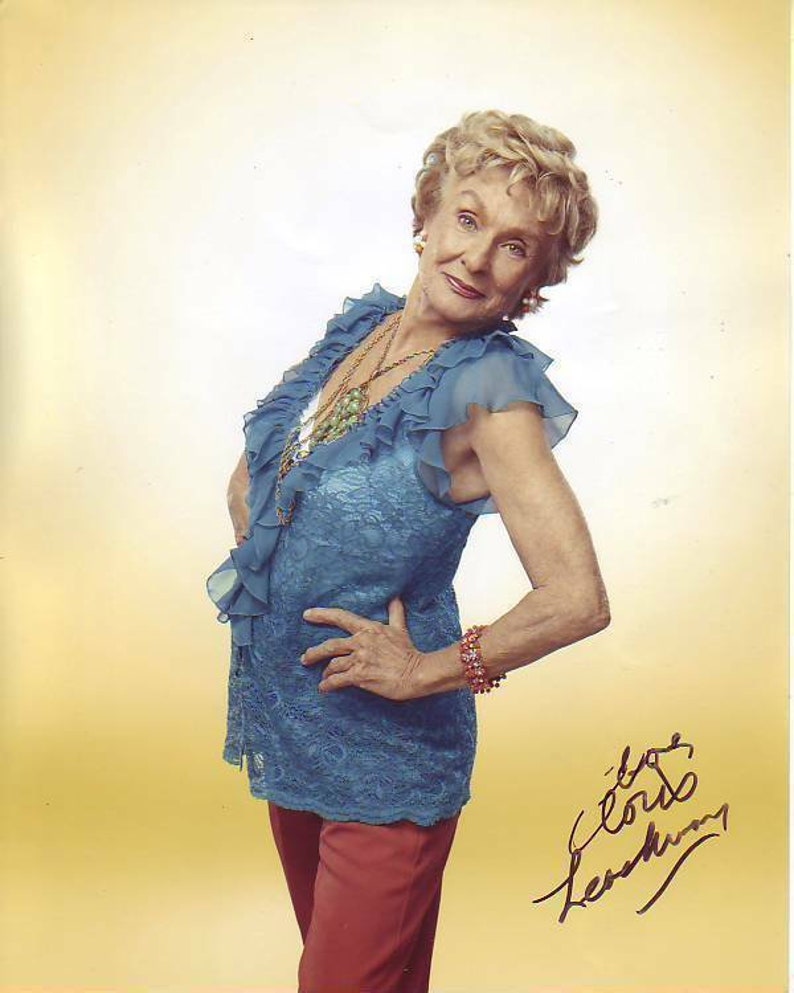 Cloris leachman signed autographed raising hope maw maw Photo Poster painting